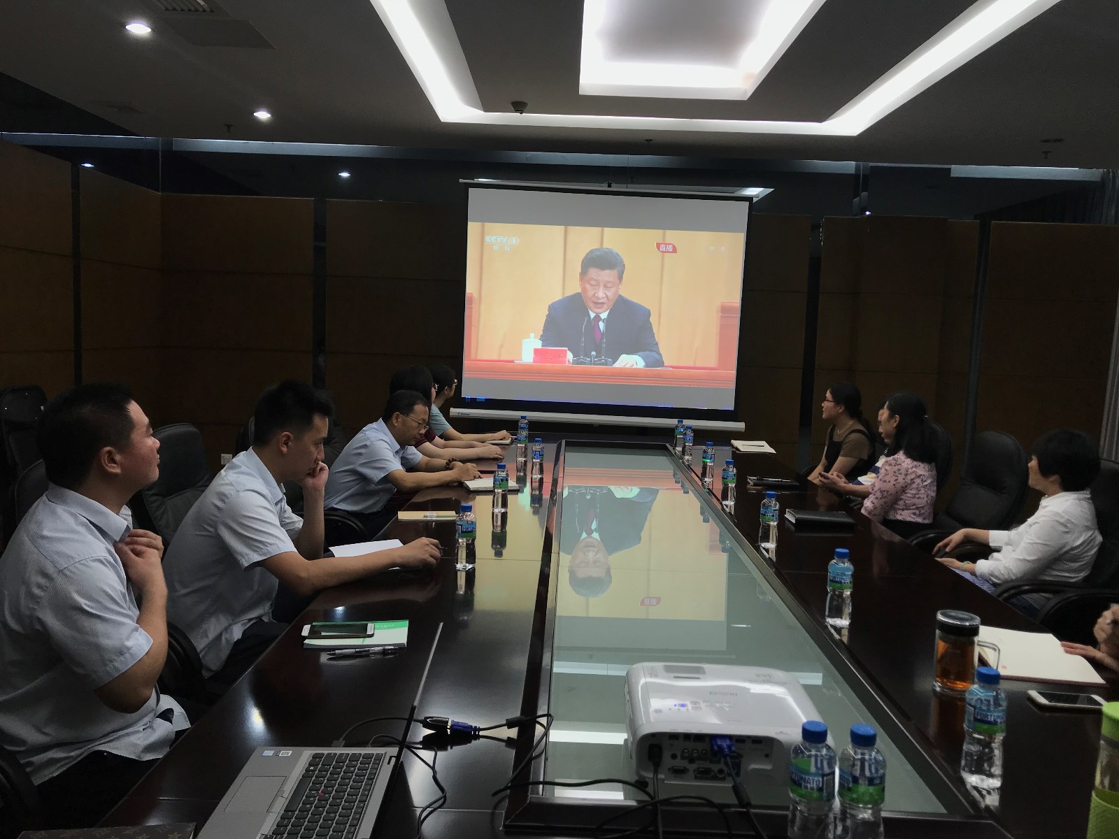 06-水务工程公司员工收看纪念五四运动100周年大会.jpg