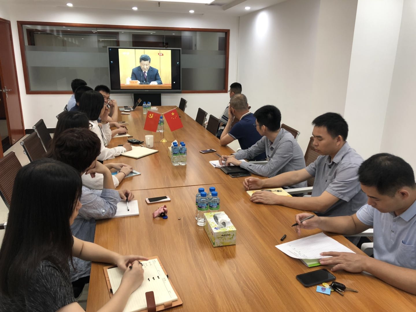 07-水务实业公司员工收看纪念五四运动100周年大会.jpg