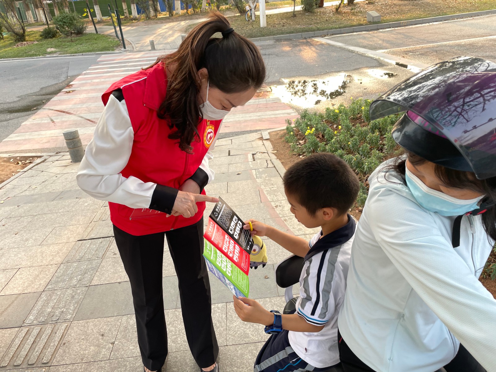 供水公司第五党支部开展垃圾分类宣传志愿服务活动.jpg
