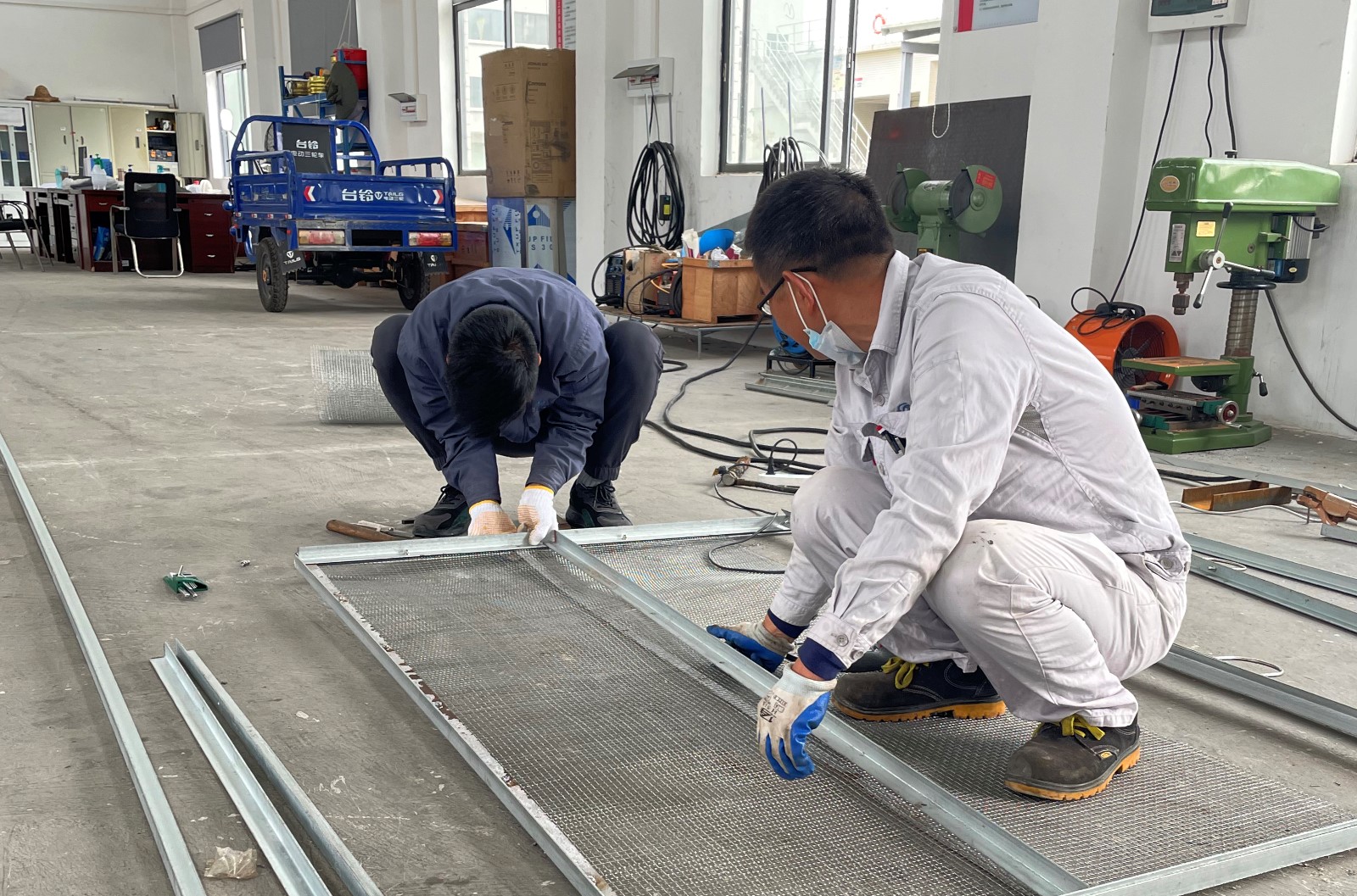 制作手动格栅板00.jpg