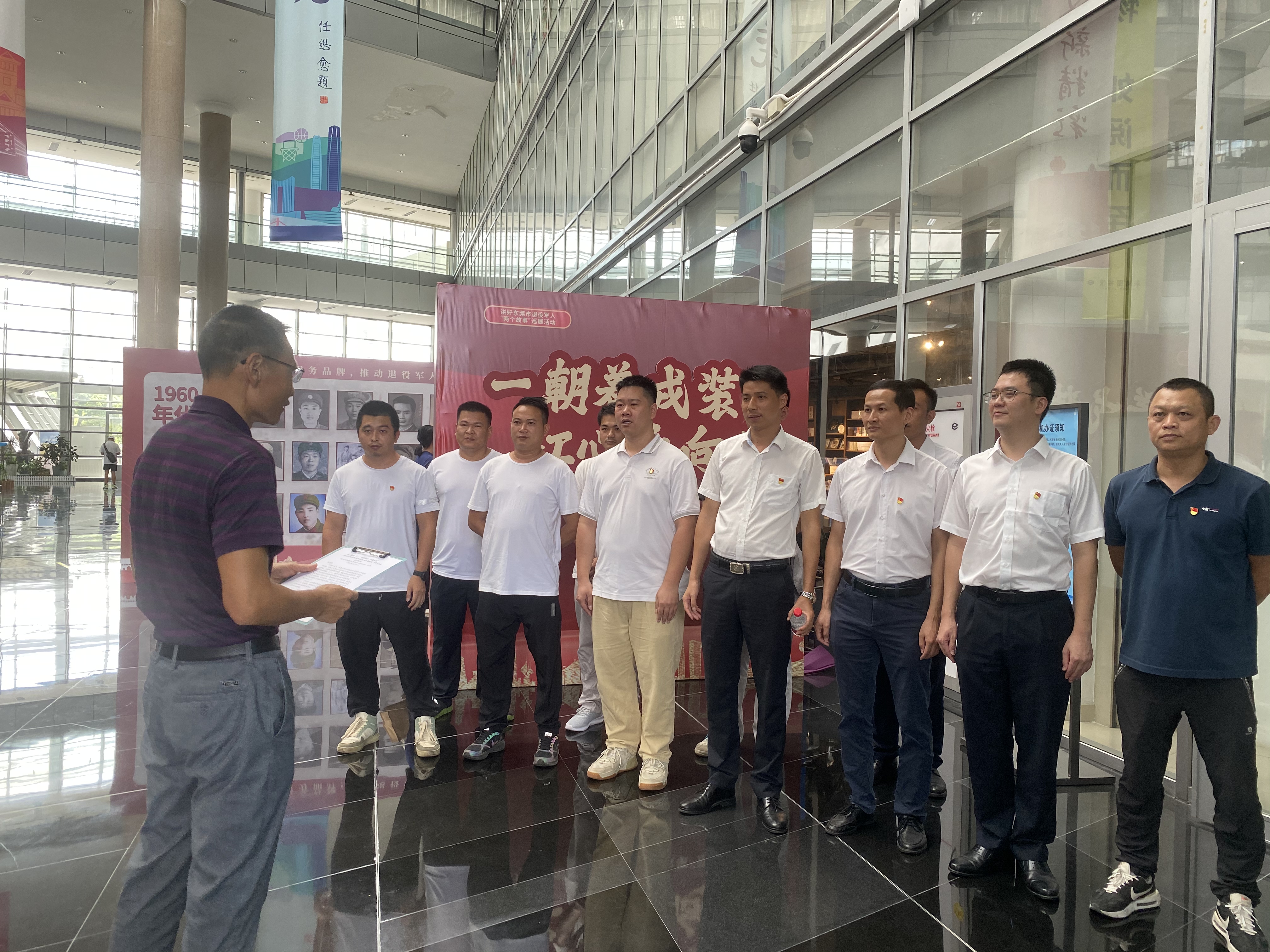 翟炽强党委副书记对退役军人进行慰问.jpg