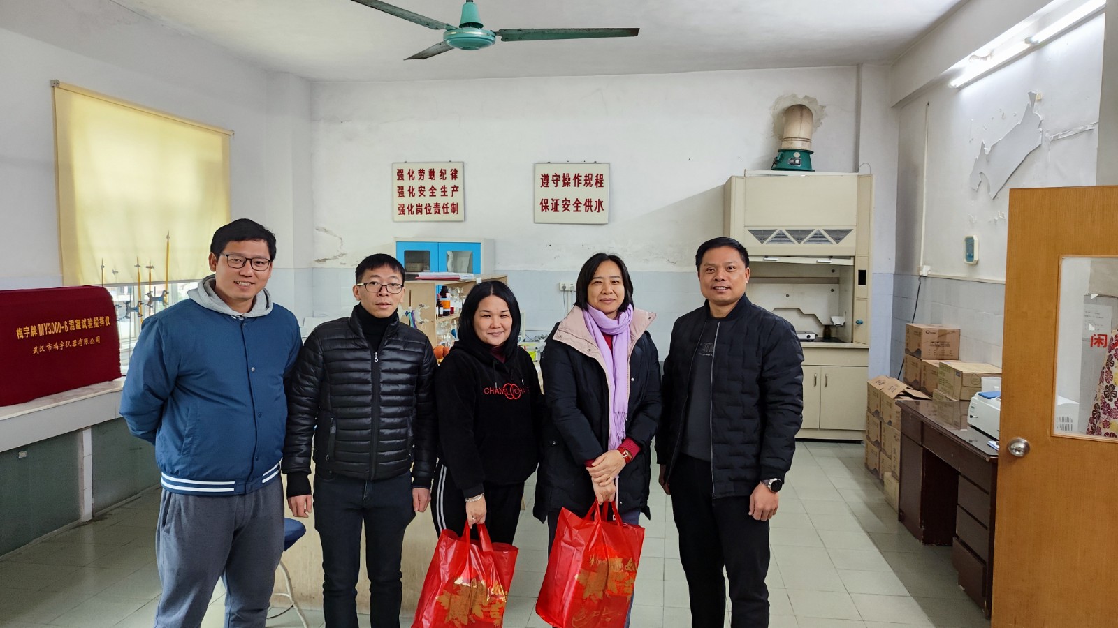 企石分公司分会慰问一线职工.jpg
