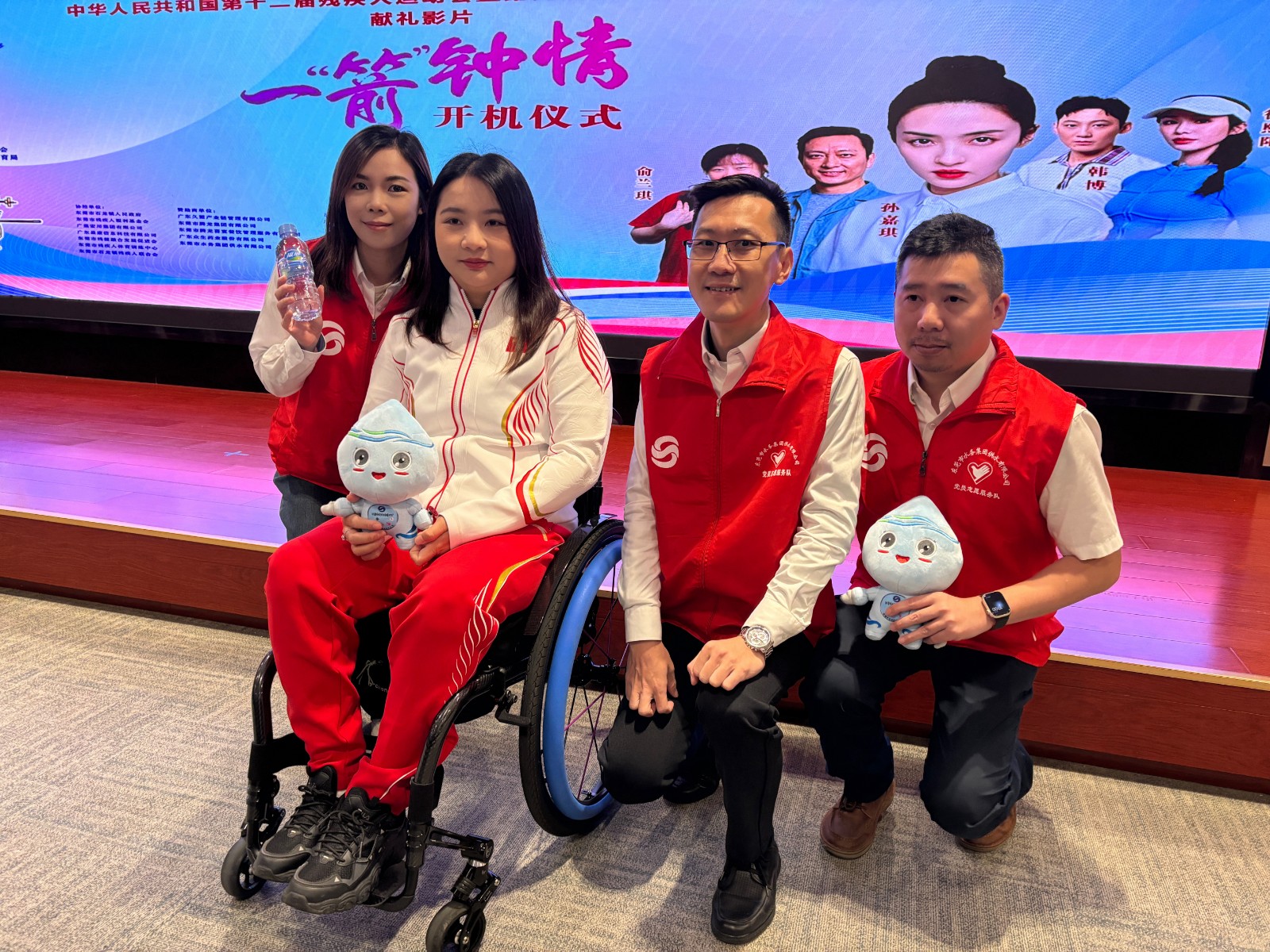陈敏仪与工作人员合照.jpg
