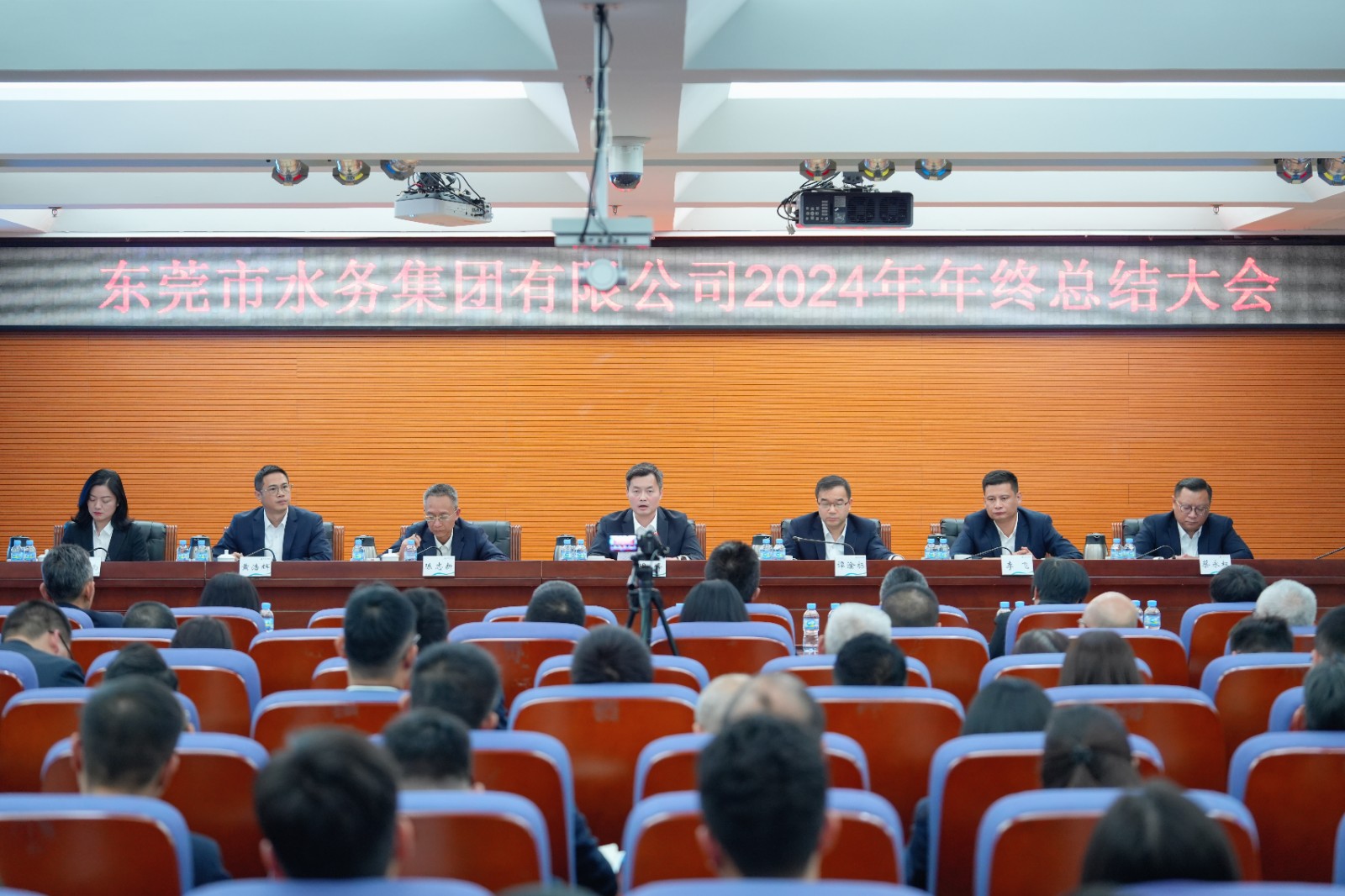 年终总结大会现场.jpg